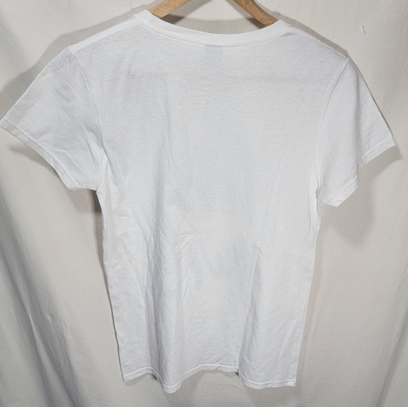 Women's size medium white t-shirt "Love Hurts" printed in hand writing style - Picture 4 of 4